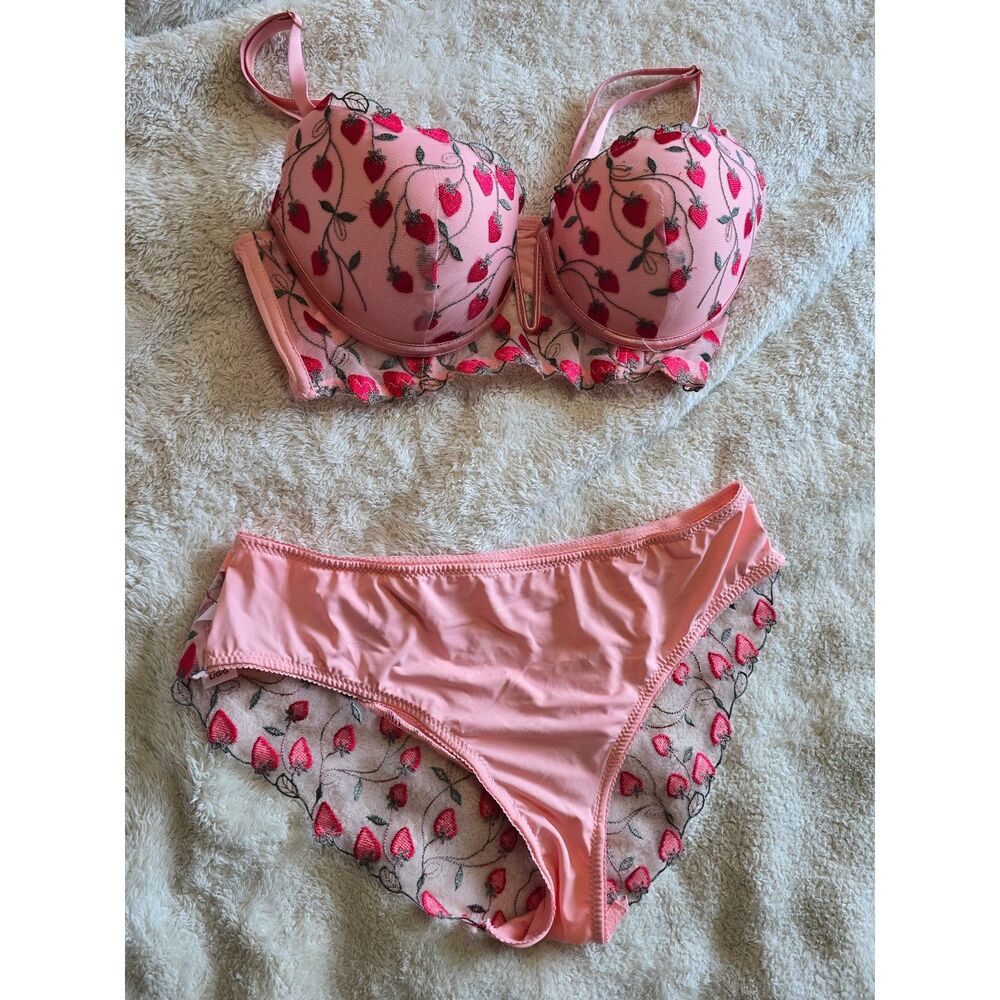 Marilyn Monroe Intimates Strawberry Embroidered Bra and Panty Lingerie Set NWOT